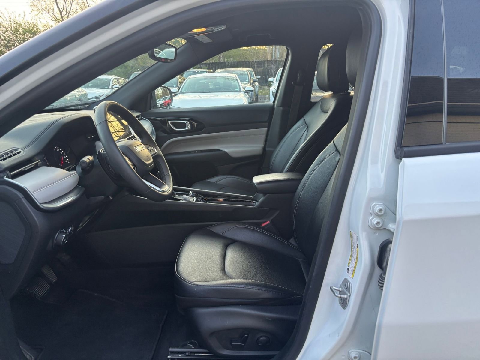 Used 2025 Jeep Compass Limited AWD/4WD image 25