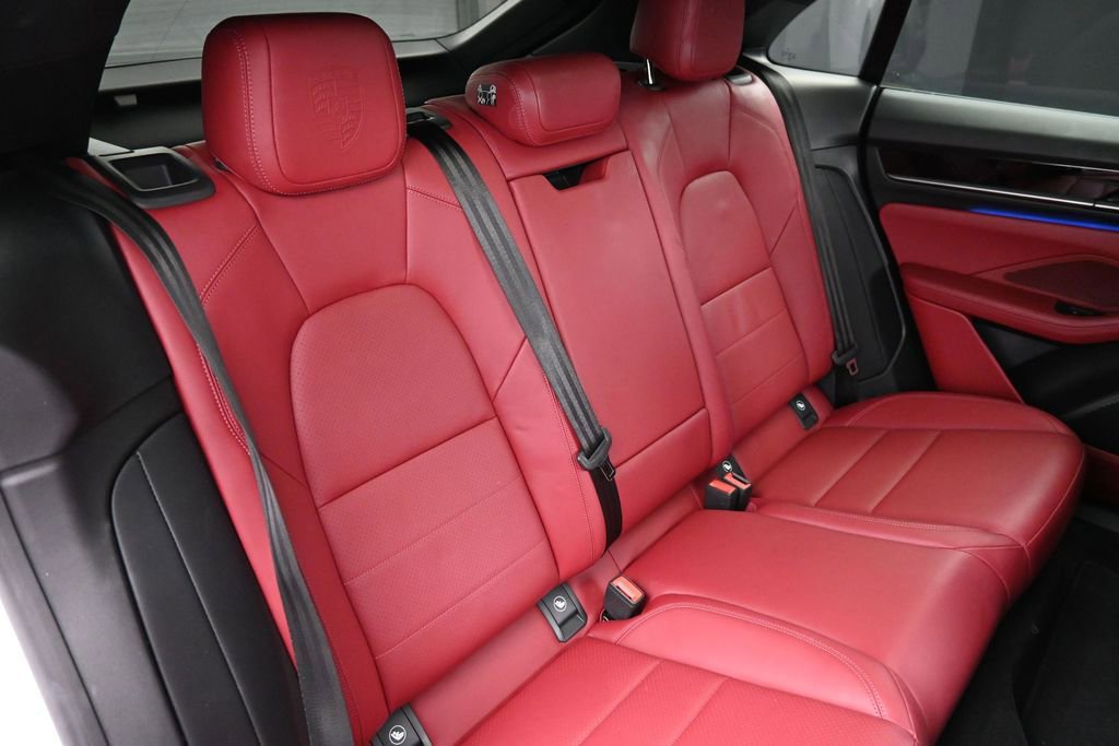 Certified 2025 Porsche Macan 4S Electric AWD/4WD image 25