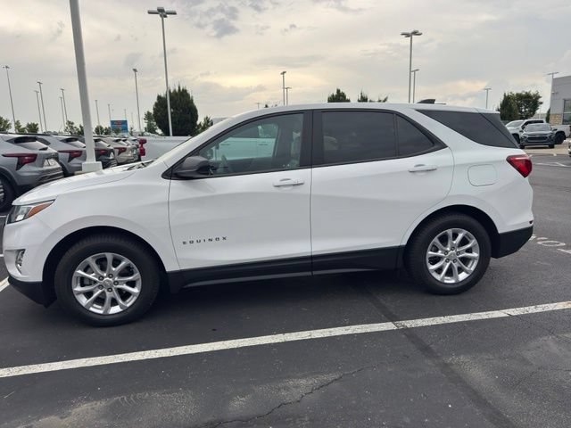 Used 2020 Chevrolet Equinox LS w/ LS Convenience Package FWD image 9