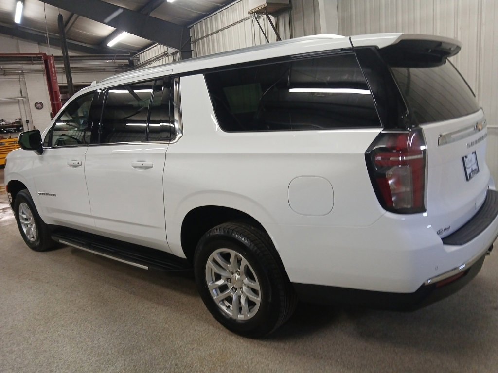 Used 2024 Chevrolet Suburban LT image 29