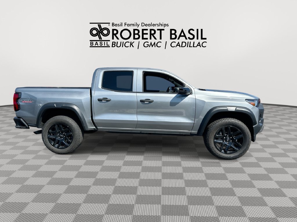 Used 2024 Chevrolet Colorado Trail Boss w/ Technology Package AWD/4WD image 9