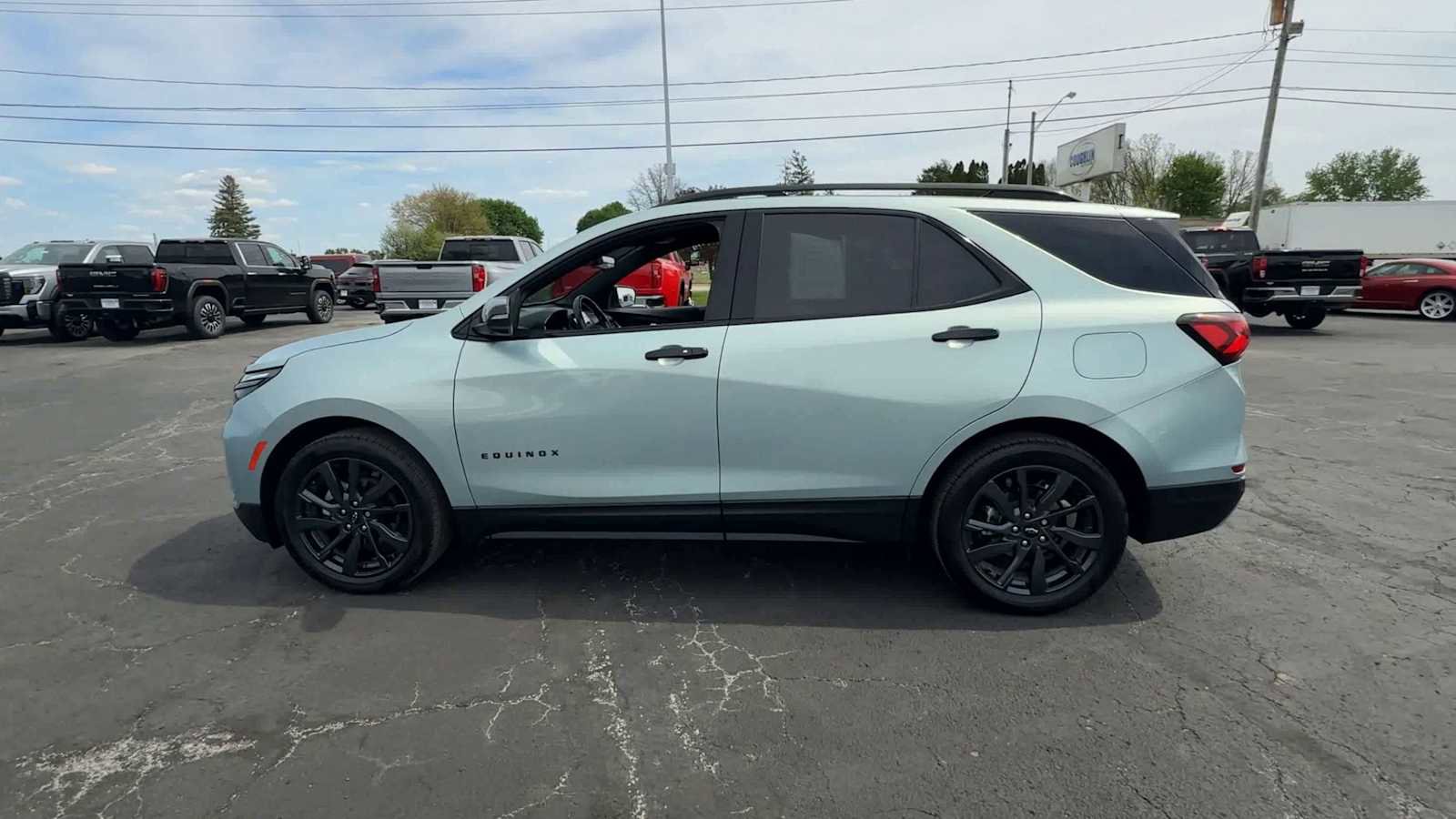 Certified 2022 Chevrolet Equinox RS w/ Infotainment Package image 5