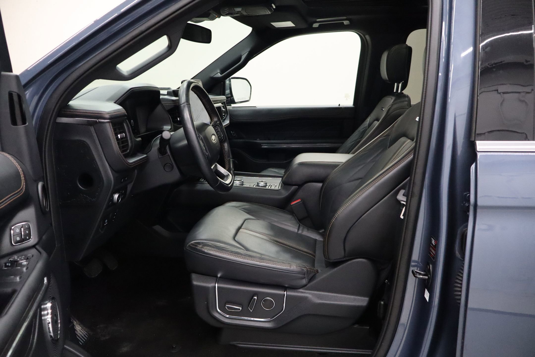 Used 2022 Ford Expedition Max Platinum AWD/4WD image 25