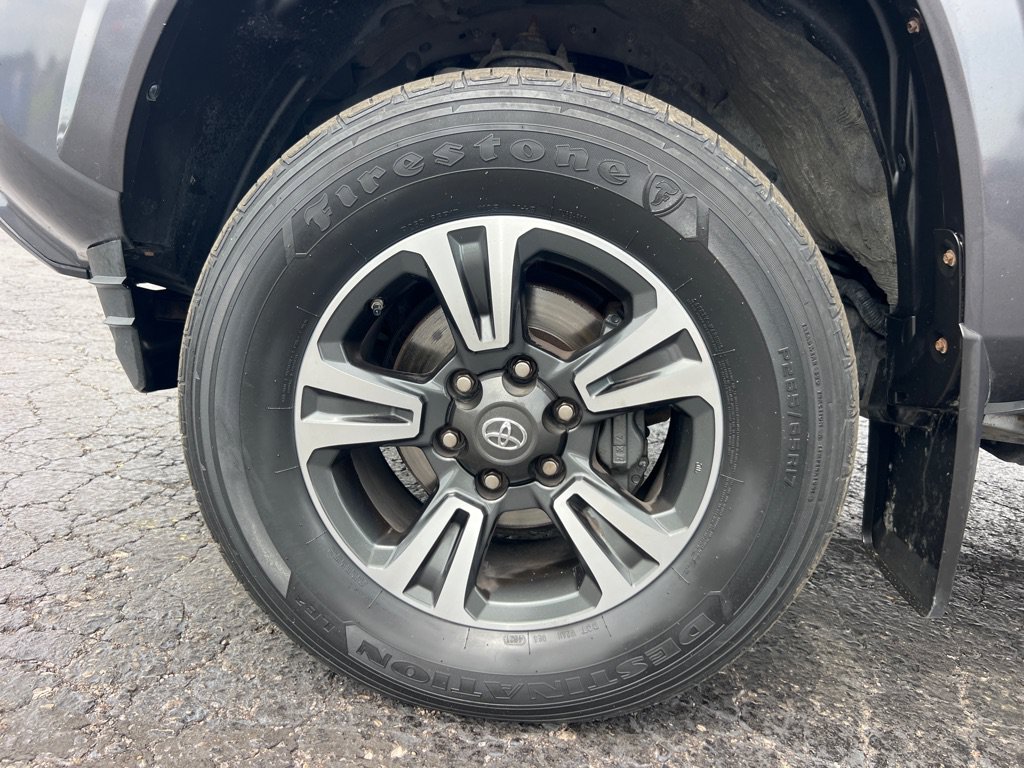 Used 2018 Toyota Tacoma TRD Sport AWD/4WD image 25