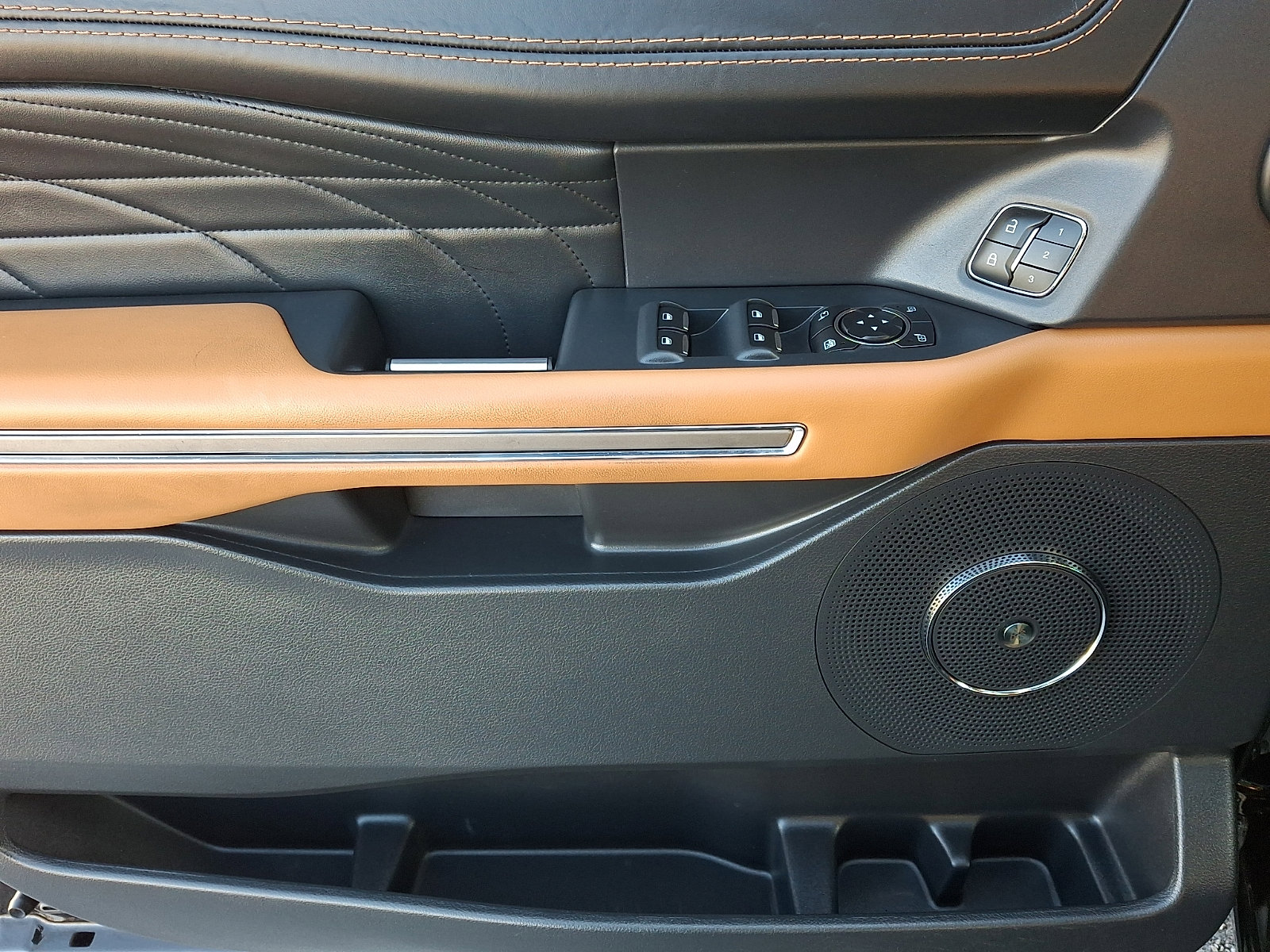 Certified 2022 Ford Expedition Platinum image 13