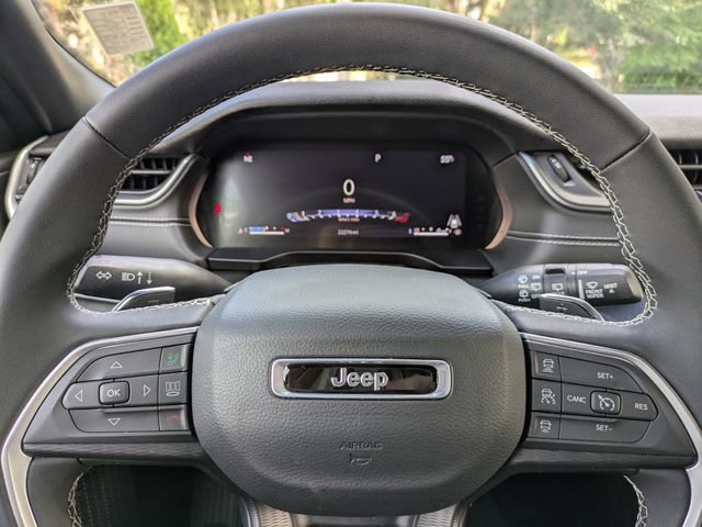 Used 2024 Jeep Grand Cherokee L Laredo image 33