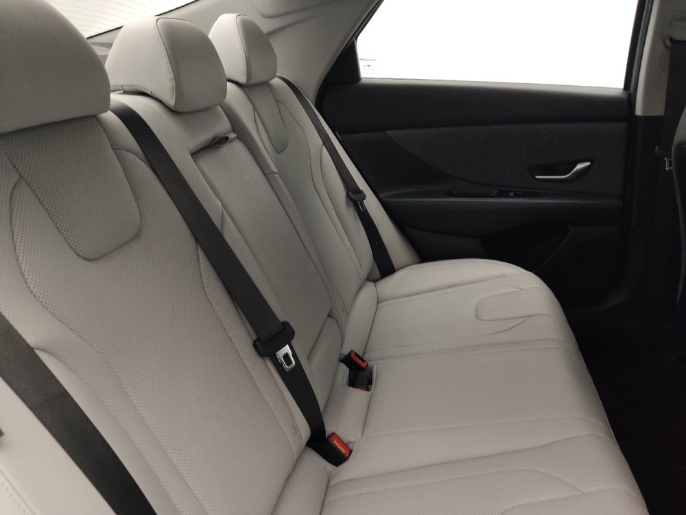 Used 2025 Hyundai Elantra Limited FWD image 19