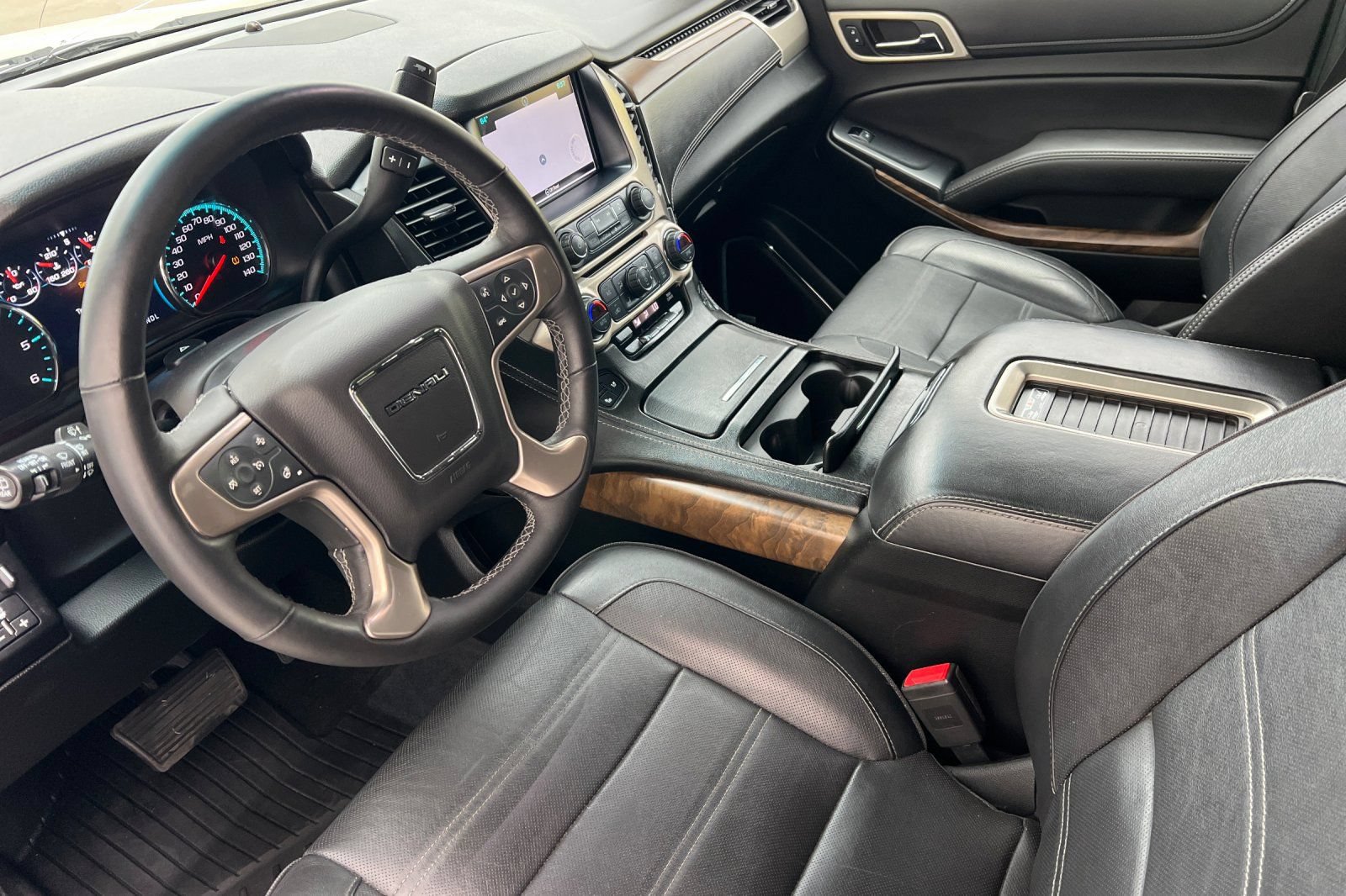 Used 2018 GMC Yukon XL Denali w/ Denali Ultimate Package AWD/4WD image 7