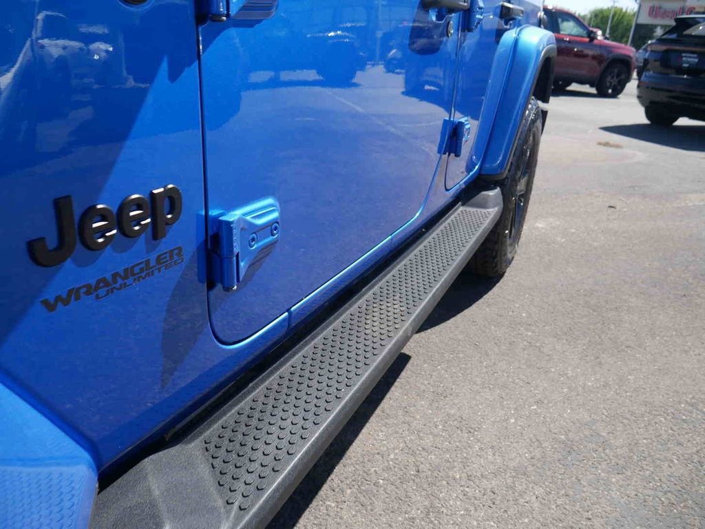 Used 2022 Jeep Wrangler Unlimited Sahara image 13