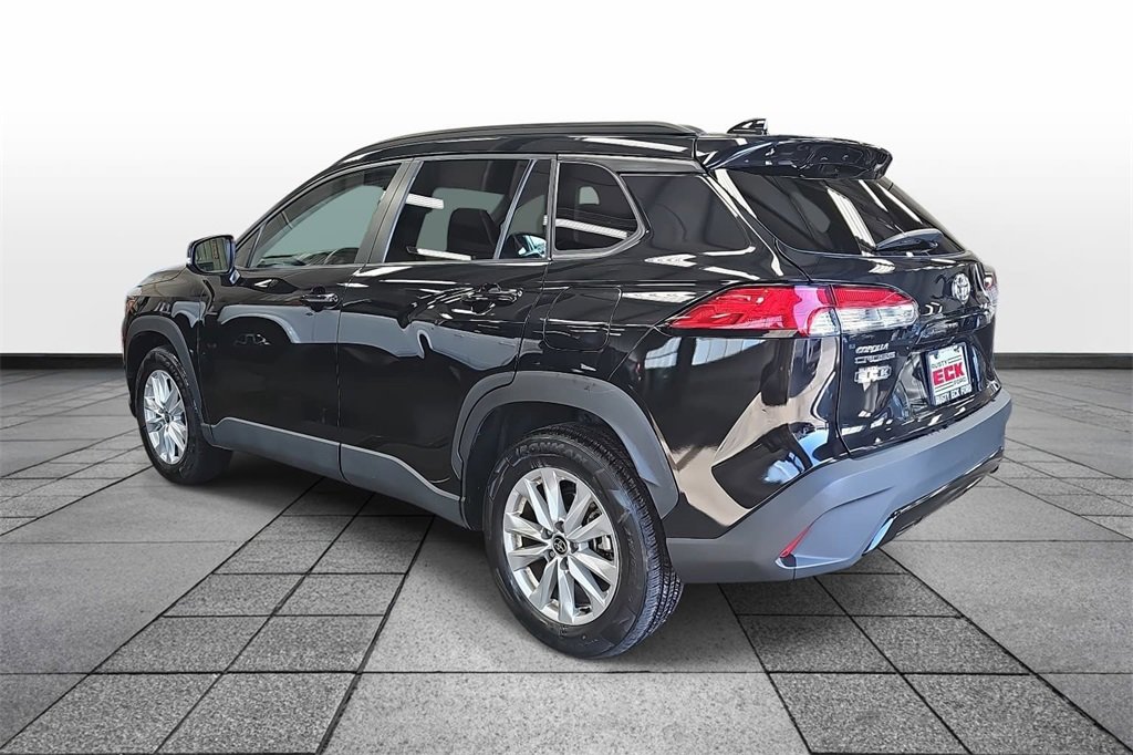 Used 2024 Toyota Corolla Cross LE image 7