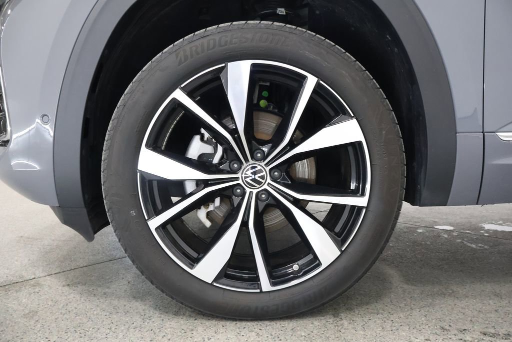 Used 2024 Volkswagen Atlas Cross Sport SEL Premium R-Line image 5