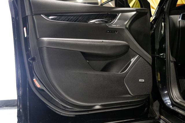 Used 2024 Cadillac XT6 Premium Luxury w/ Technology Package FWD image 21