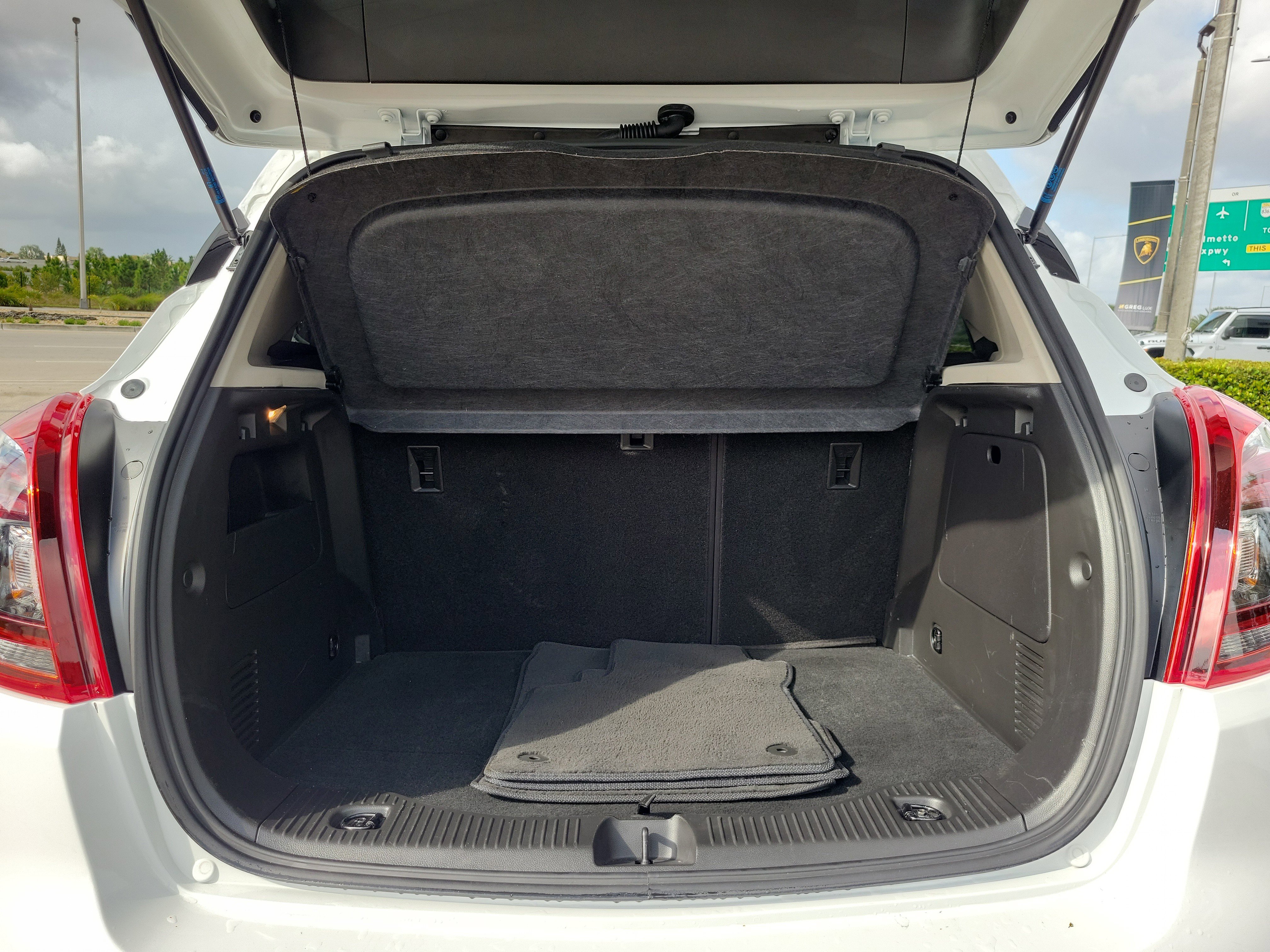 Used 2022 Buick Encore Preferred w/ Safety Package FWD image 15