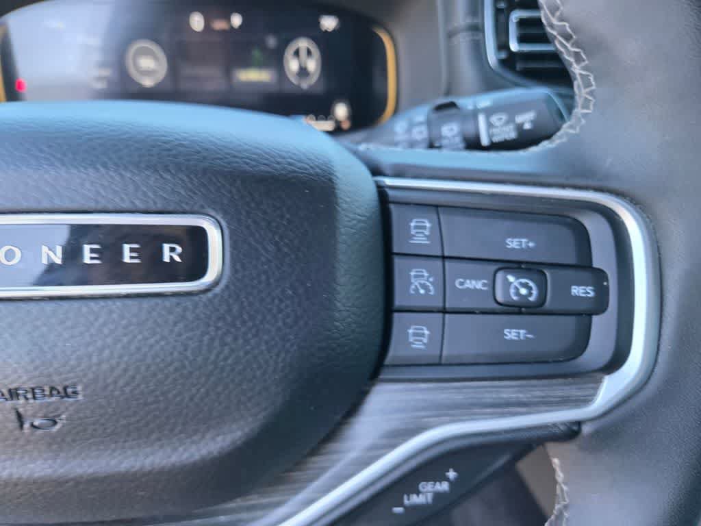 Used 2023 Jeep Wagoneer L Series II AWD/4WD image 20