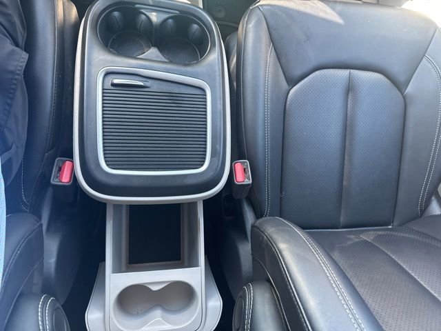 Used 2024 Chrysler Pacifica Touring-L FWD image 10