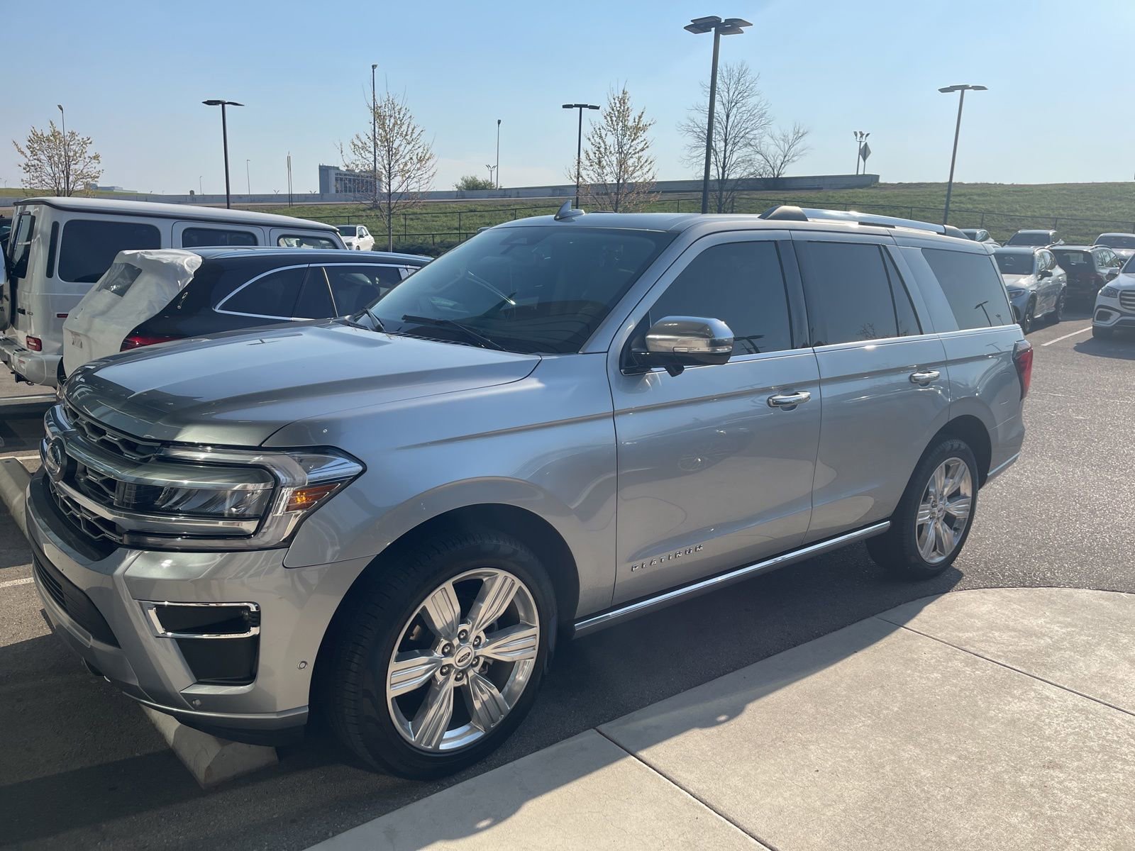 Used 2024 Ford Expedition Platinum image 2