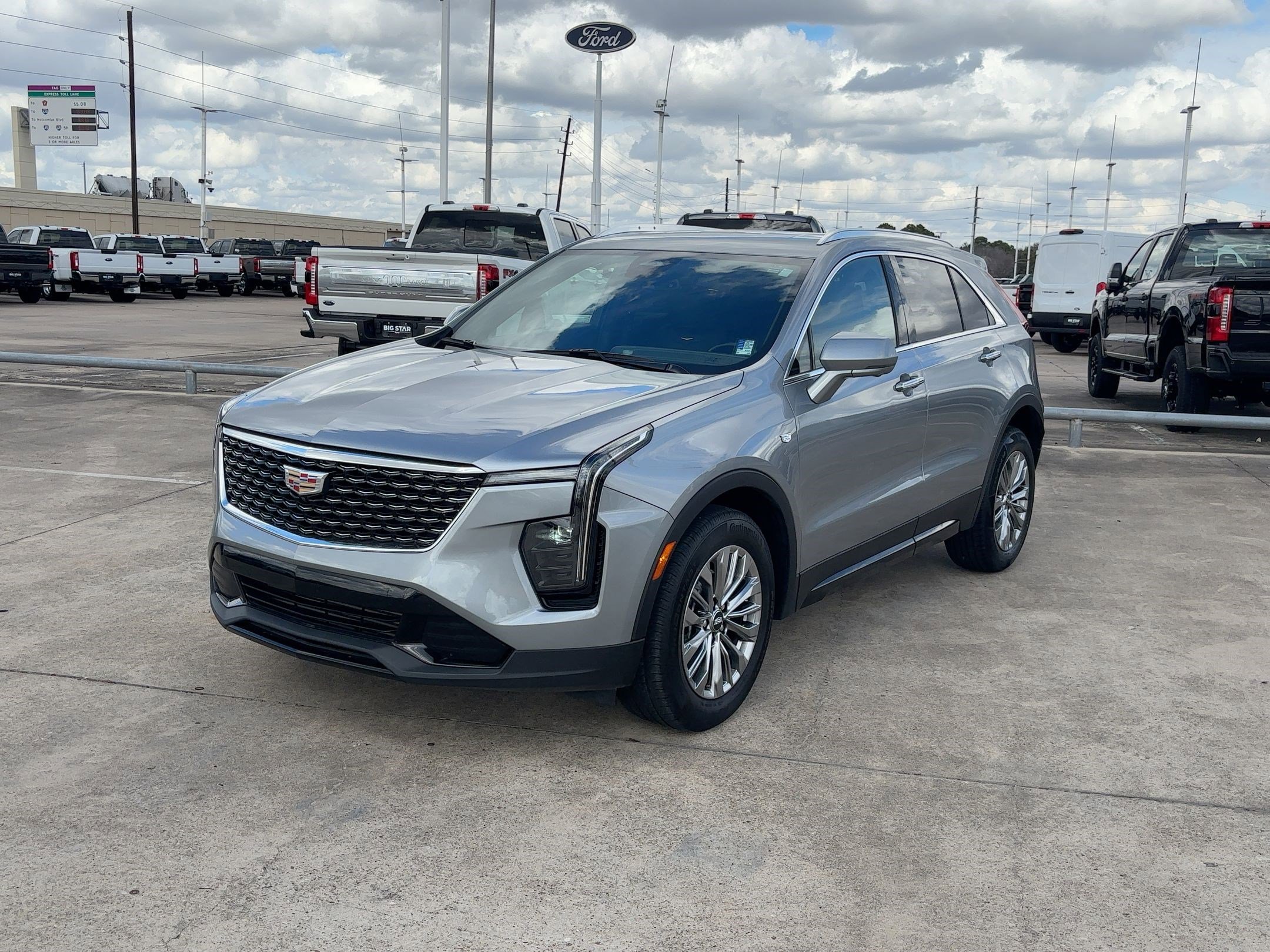 Used 2025 Cadillac XT4 Premium Luxury image 9