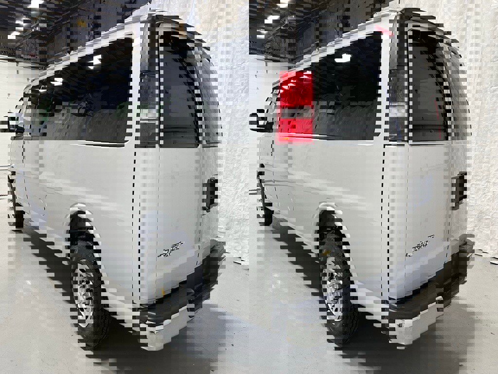 Used 2025 Chevrolet Express 3500 LT w/ LT Preferred Equipment Group image 5