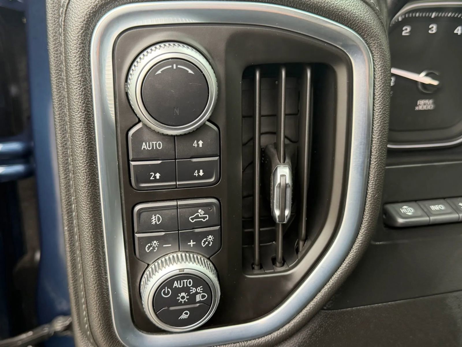 Used 2019 GMC Sierra 1500 Denali w/ Denali Ultimate Package AWD/4WD image 32
