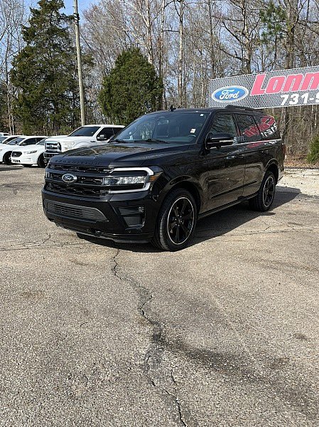 Used 2023 Ford Expedition Limited AWD/4WD image 3