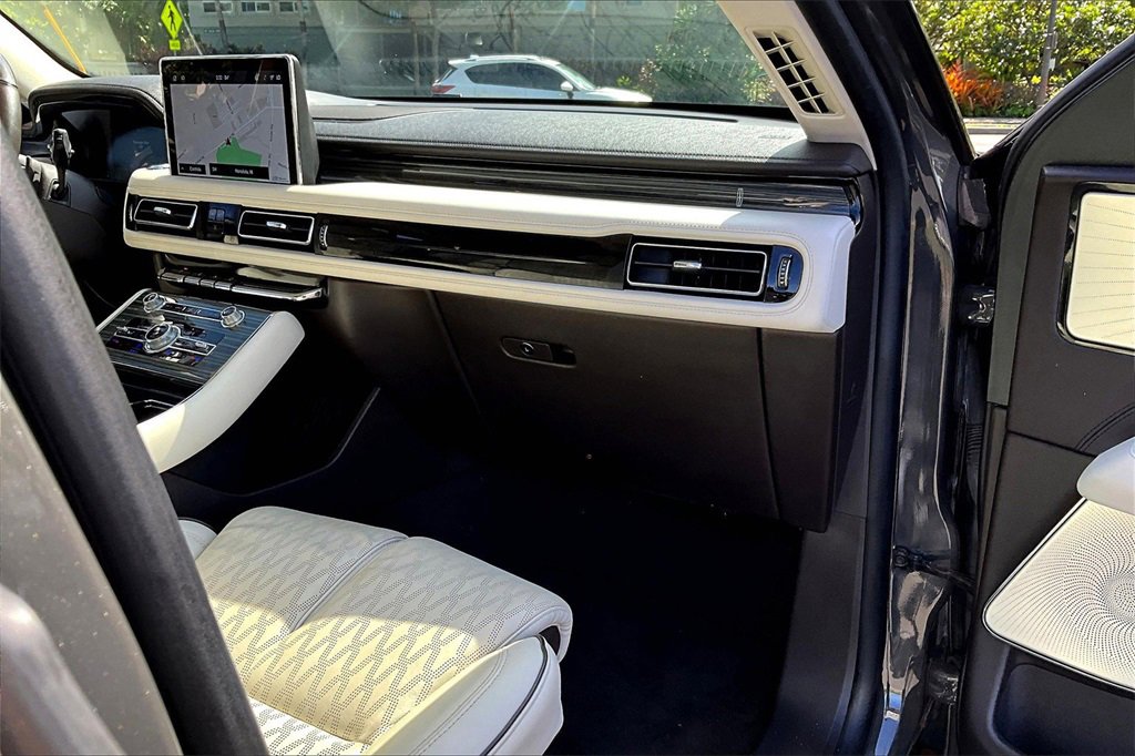 Used 2022 Lincoln Aviator Black Label w/ Dynamic Handling Package image 16