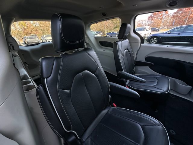 Used 2023 Chrysler Pacifica Limited image 40