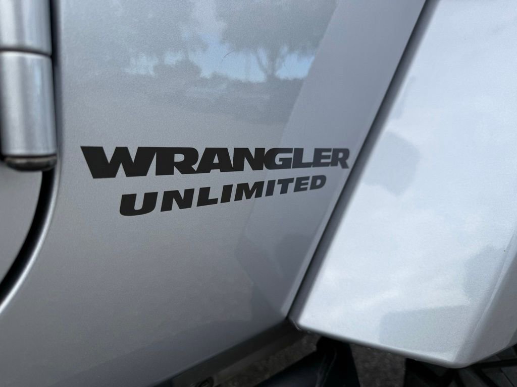 Used 2017 Jeep Wrangler Sahara image 8