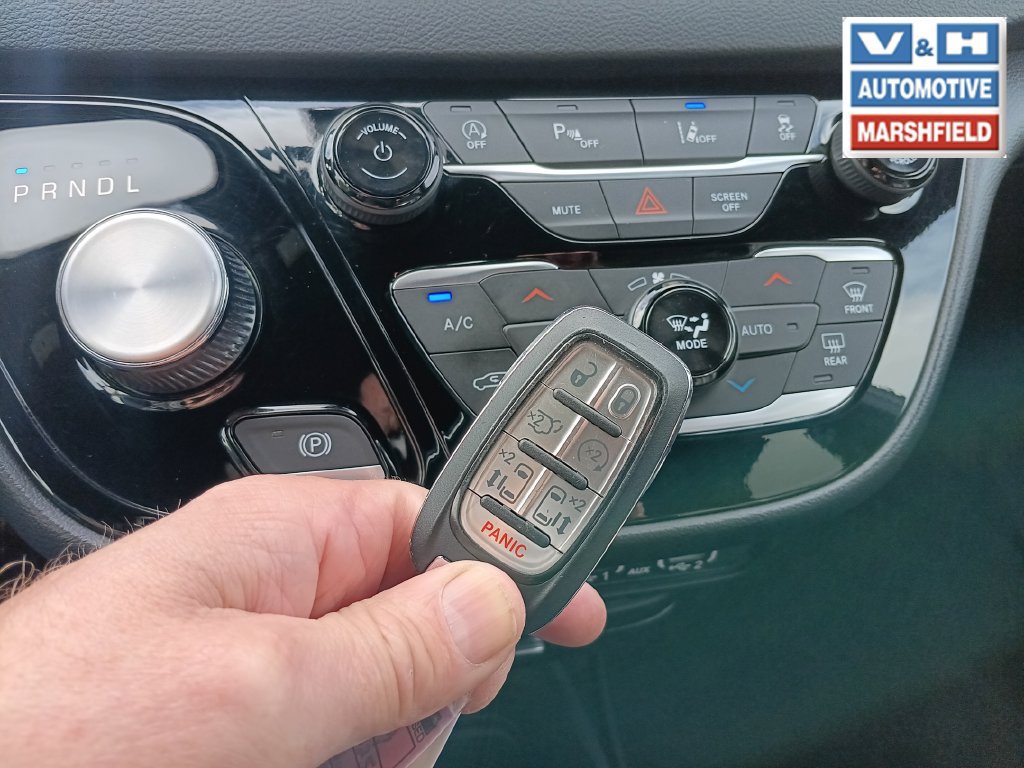 Used 2025 Chrysler Pacifica Select FWD image 14