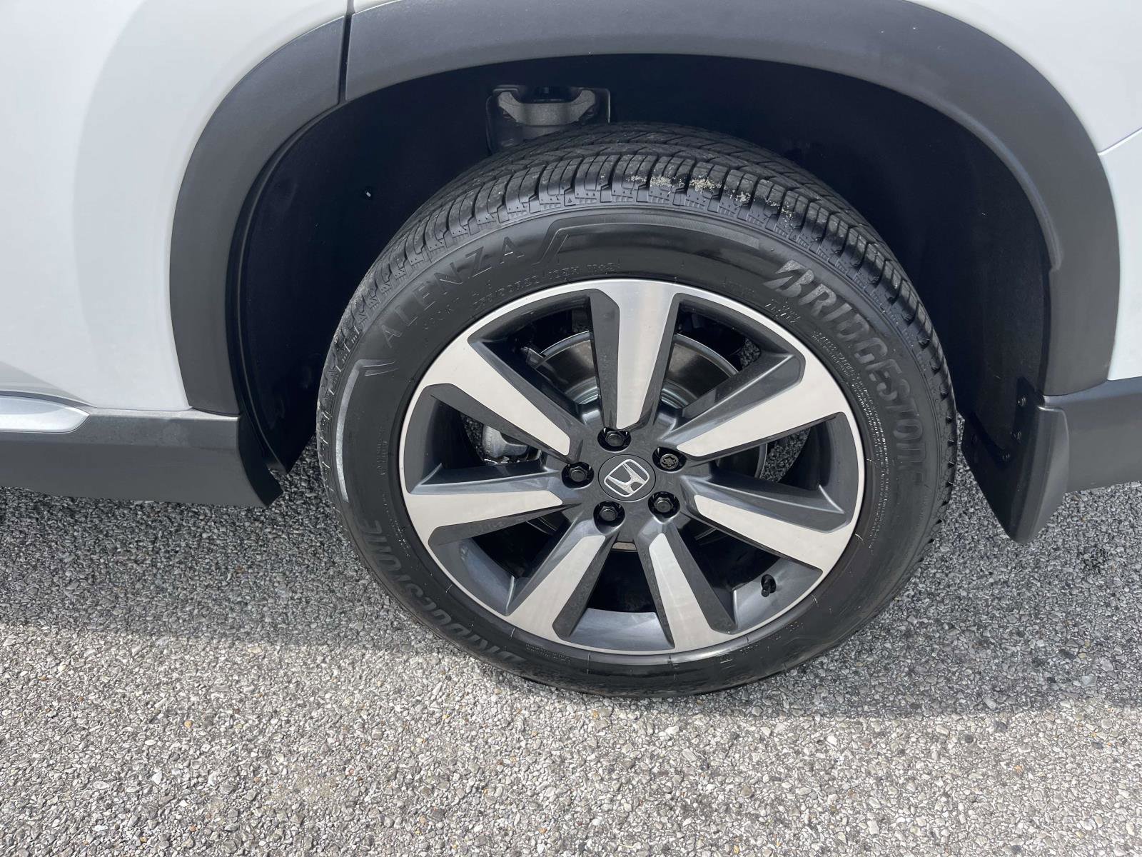 Used 2025 Honda Pilot Touring image 6