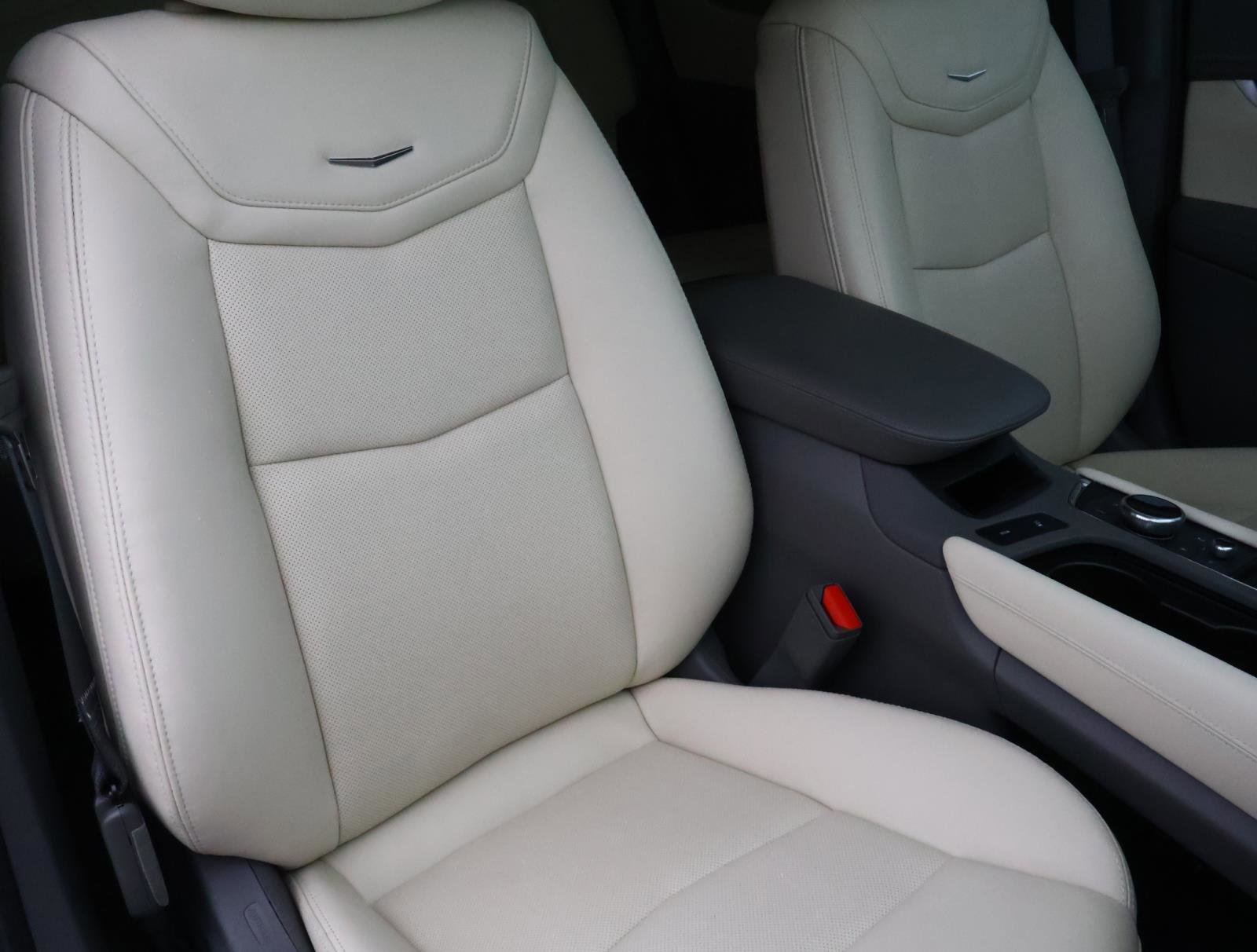 Used 2025 Cadillac XT5 Premium Luxury w/ Technology Package FWD image 16
