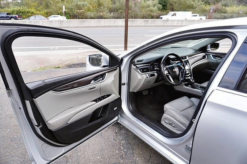 Used 2017 Cadillac XTS Luxury image 32