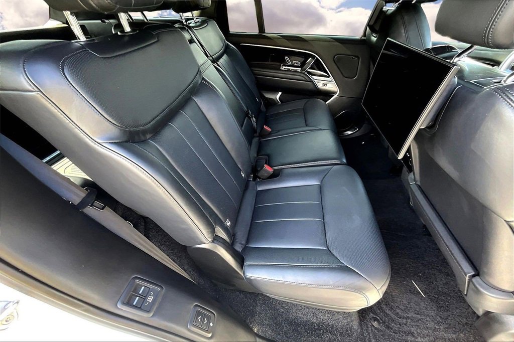 Used 2023 Land Rover Range Rover Long Wheelbase SE image 25