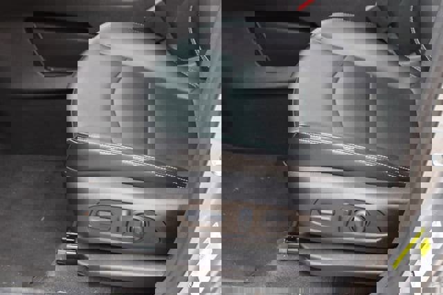 Used 2023 GMC Terrain SLT w/ Tech Package image 14