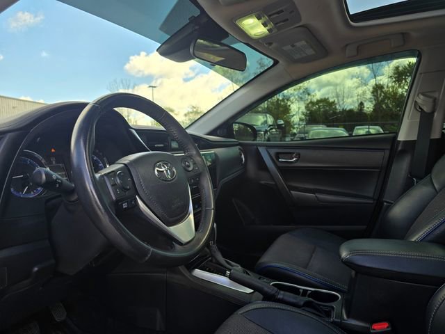Used 2017 Toyota Corolla SE w/ SE Premium Package FWD image 11