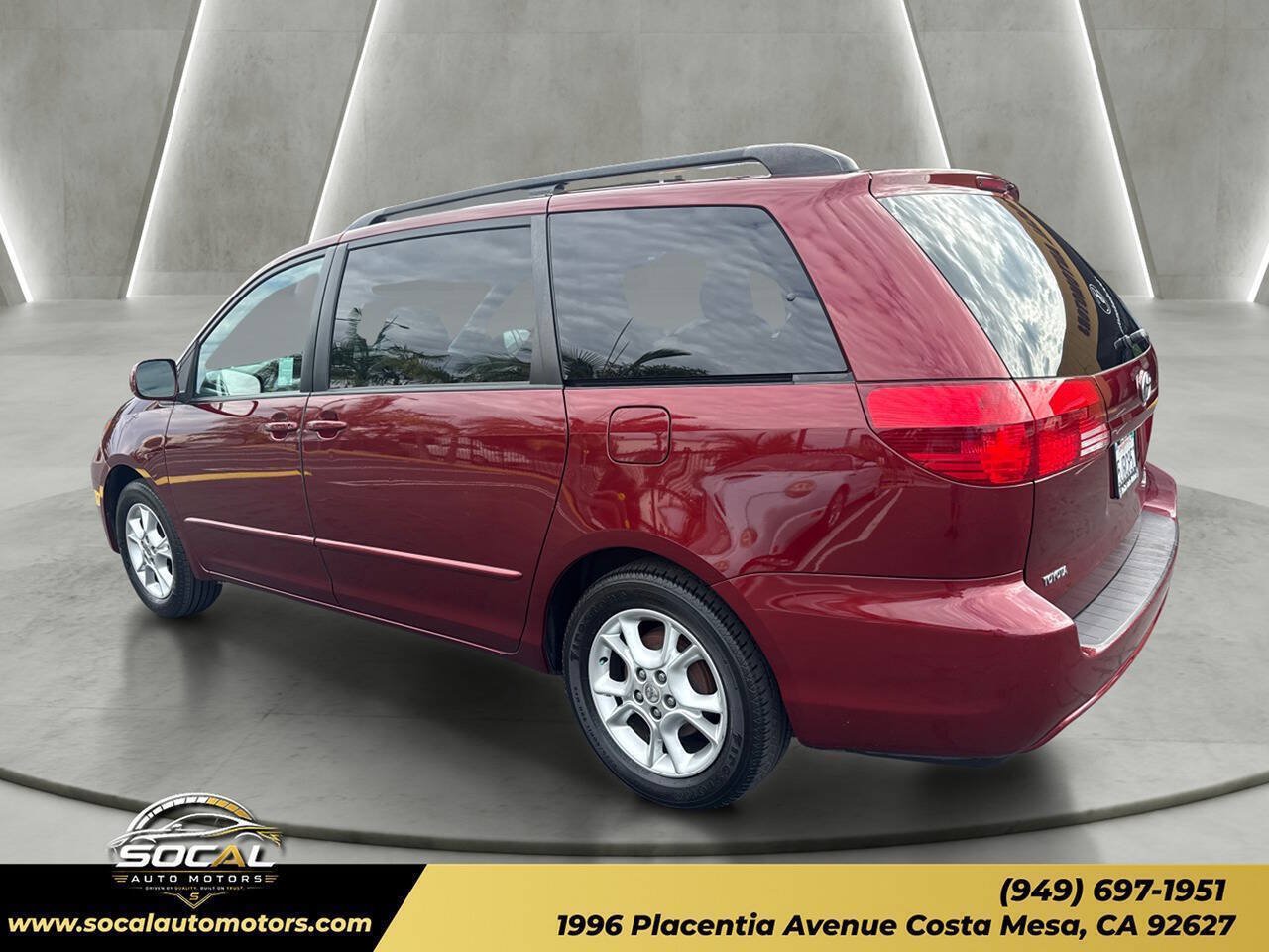 Used 2004 Toyota Sienna XLE w/ XLE Pkg 19 FWD image 3