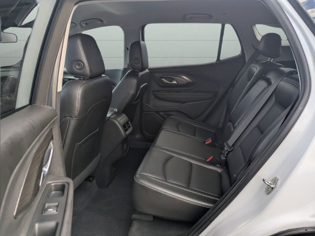 Used 2022 GMC Terrain SLT w/ Tech Package FWD image 30