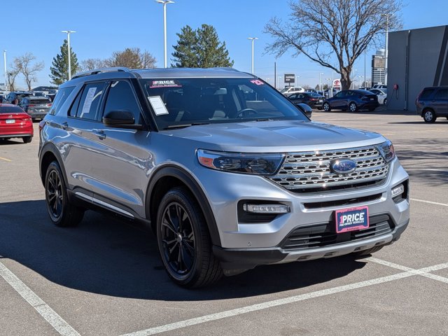 Used 2023 Ford Explorer Limited image 3