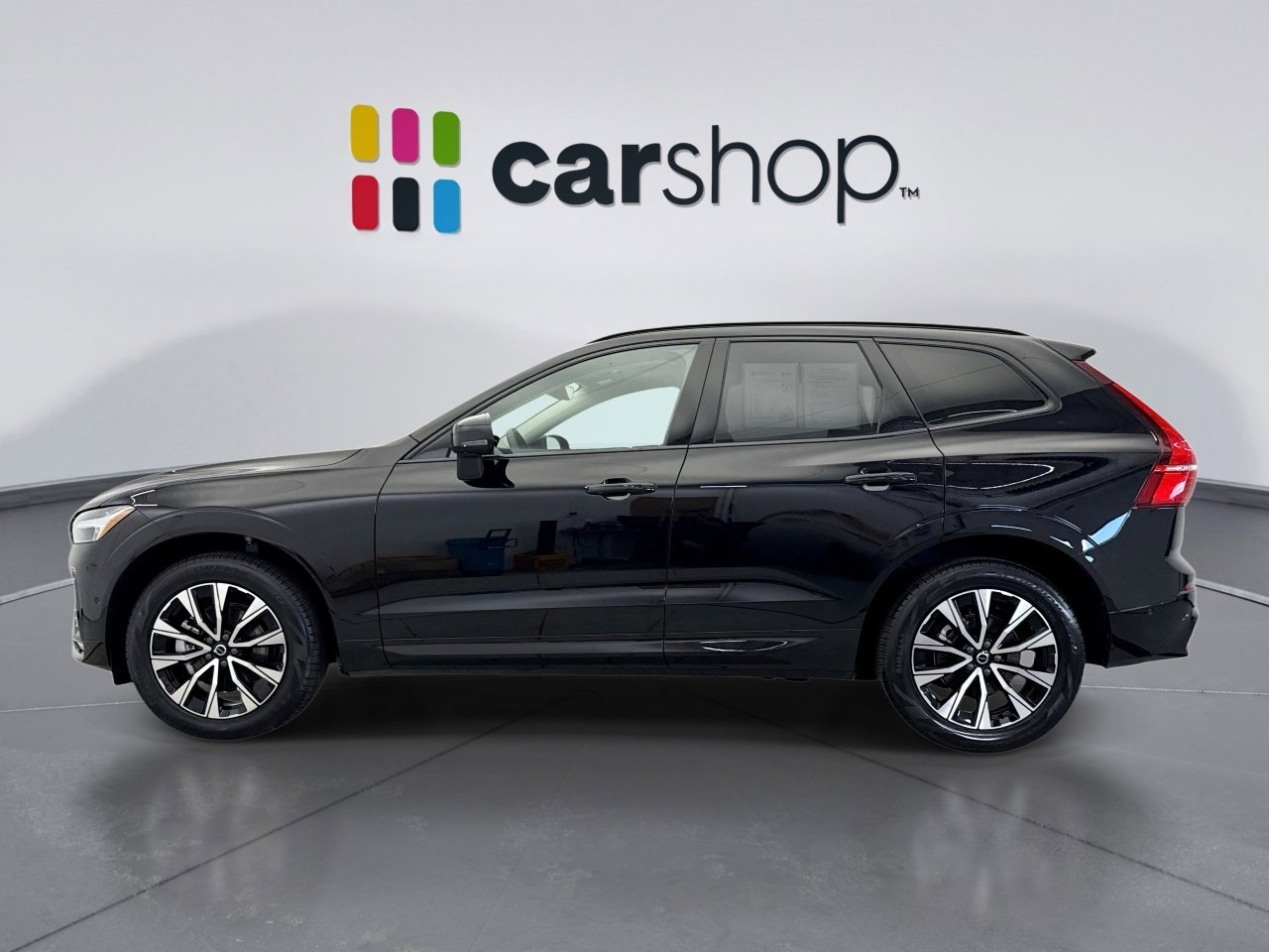 Used 2025 Volvo XC60 B5 Plus image 2