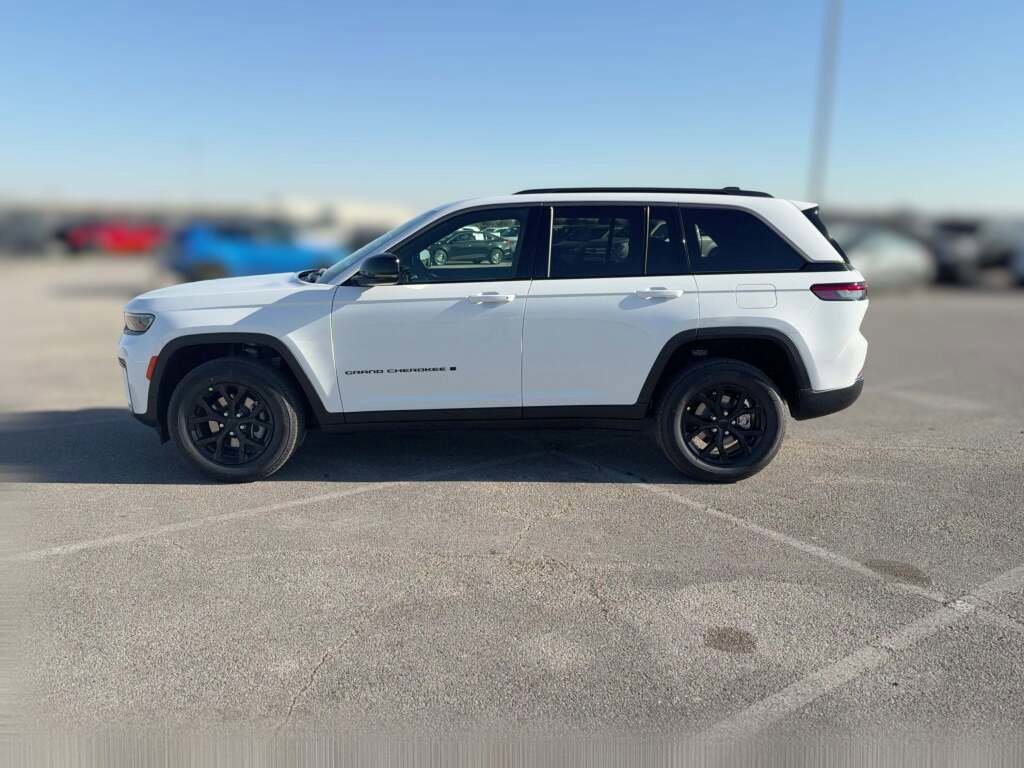 New 2026 Jeep Grand Cherokee Altitude image 6