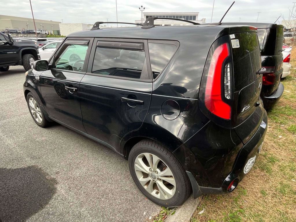 Used 2016 Kia Soul + image 3
