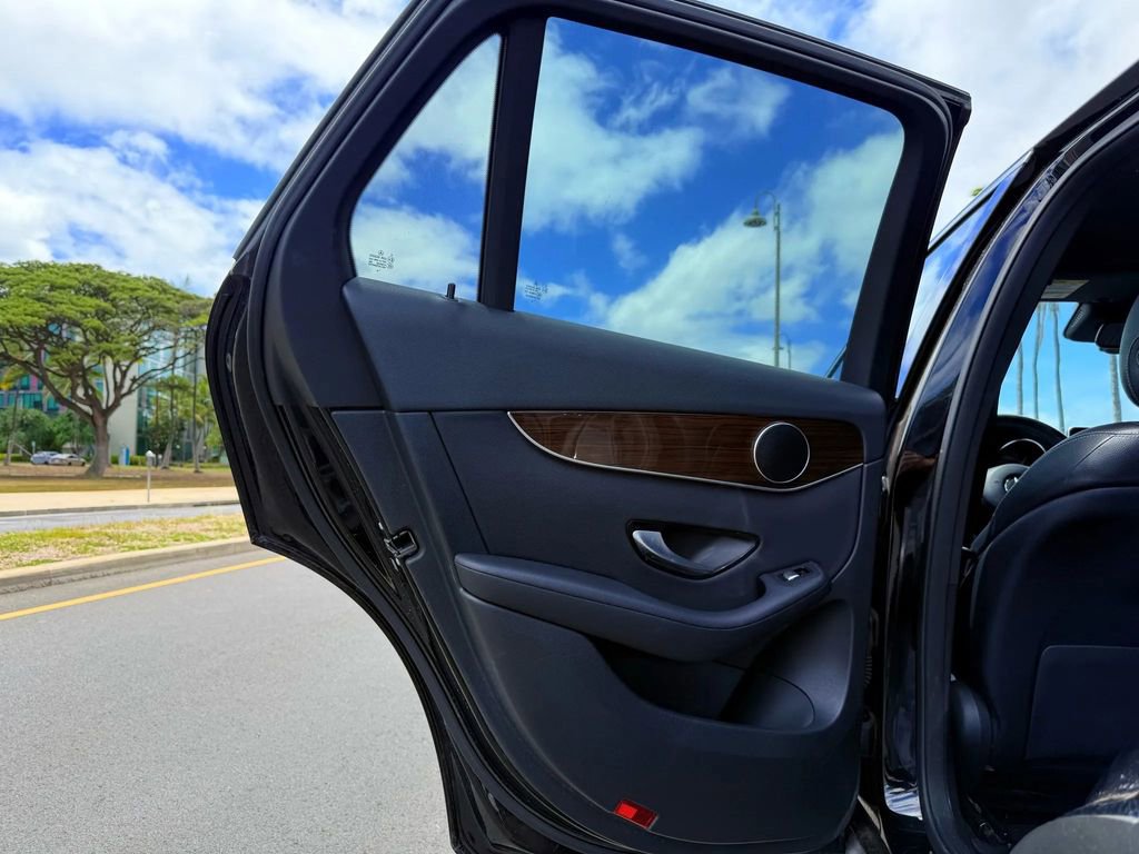 Used 2019 Mercedes-Benz GLC 300 4MATIC image 15