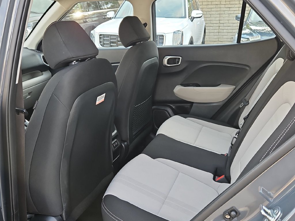 Used 2025 Hyundai Venue SEL FWD image 28