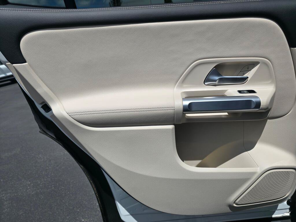 Used 2025 Mercedes-Benz GLB 250 4MATIC image 18