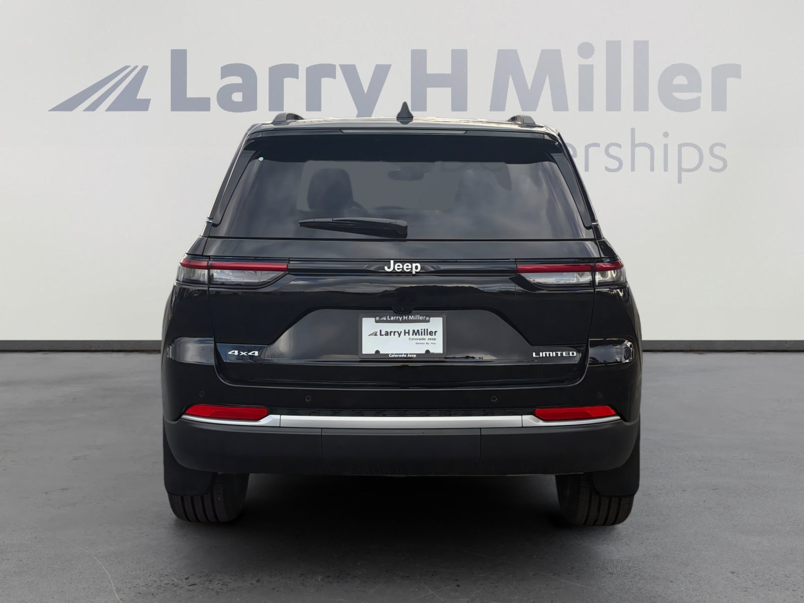 New 2026 Jeep Grand Cherokee Limited w/ Trailer Tow Package AWD/4WD image 4