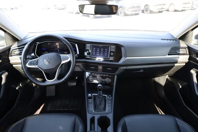 Used 2024 Volkswagen Jetta SE image 14