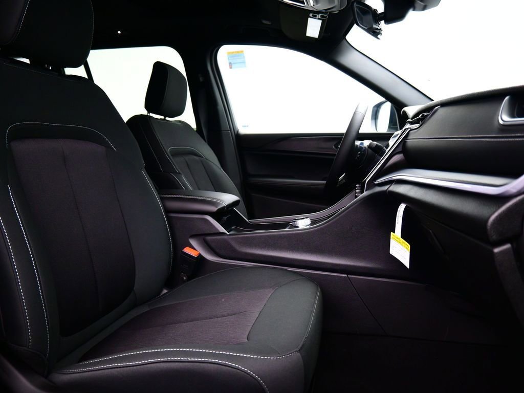 New 2025 Jeep Grand Cherokee Laredo X image 16