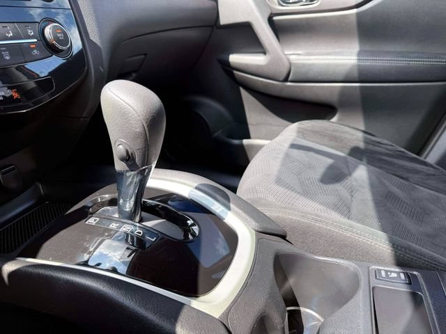 Used 2016 Nissan Rogue SV FWD image 28