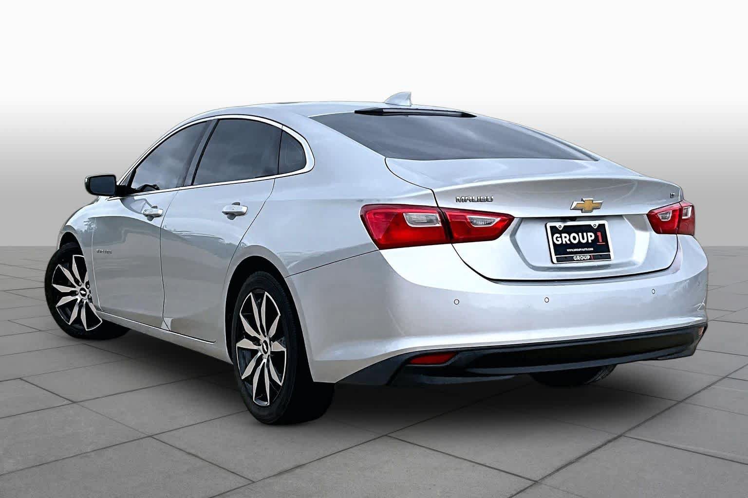 Used 2017 Chevrolet Malibu LT w/ Leather Package FWD image 12