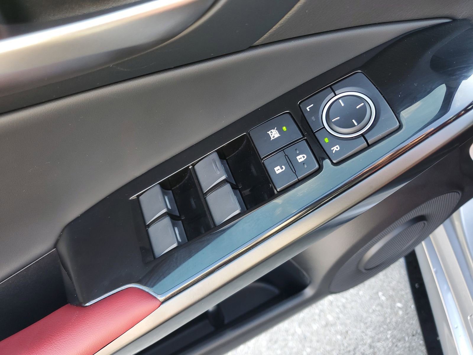 Used 2025 Lexus IS 350 F Sport w/ Navigation Package image 20