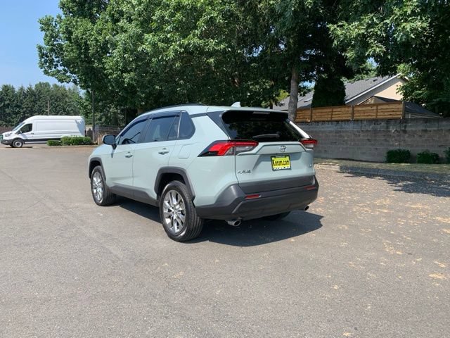 Used 2020 Toyota RAV4 XLE Premium FWD image 3